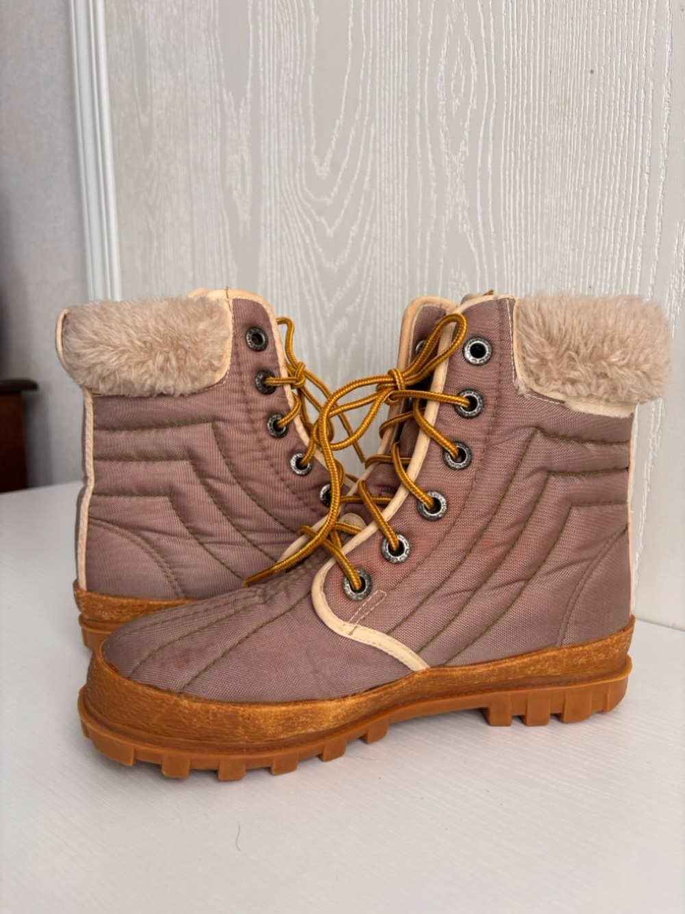 Kangaroos | Resistant Quilted Winter Boot in Mauve with Faux Fur | Size 6 - Picture 5 of 7